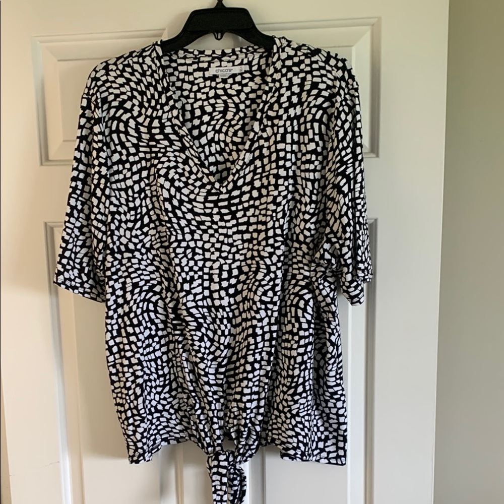 Black and White Women's Top. Chicos.Excellent condition!